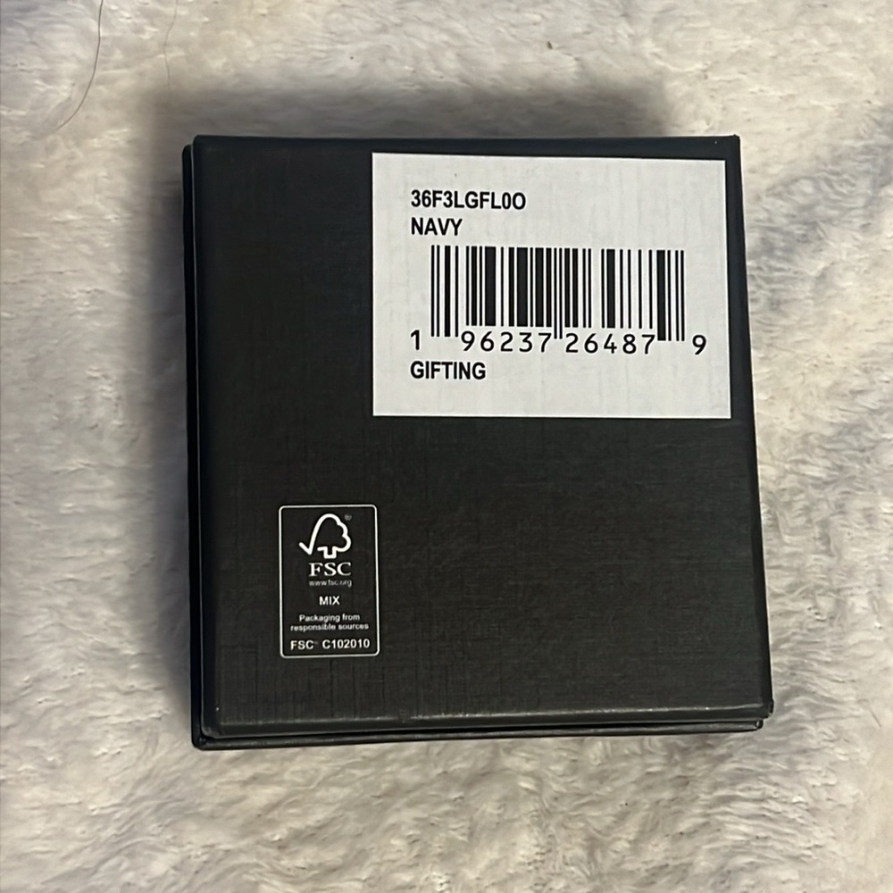 NWT Michael Kors AirPod Pro Case - Navy Blue - GIFT CONDITION - Picture 3 of 9